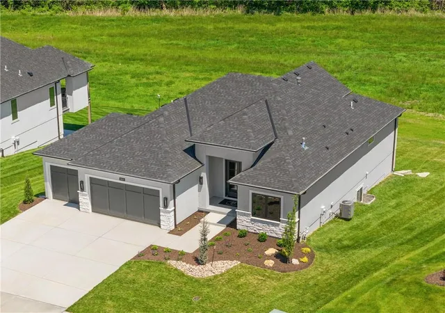 Photo 3 of Single family home for sale at 2825 Sw Heartland Rd, Lee's Summit, MO 64082 | MLS# 2598751 | Listing updated on 2026-08-14