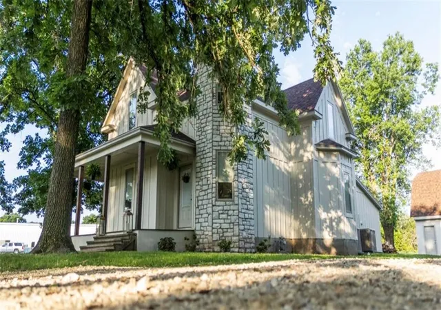 1st image of 204 N 32nd St, Parsons, KS 67357 | MLS# 2598845