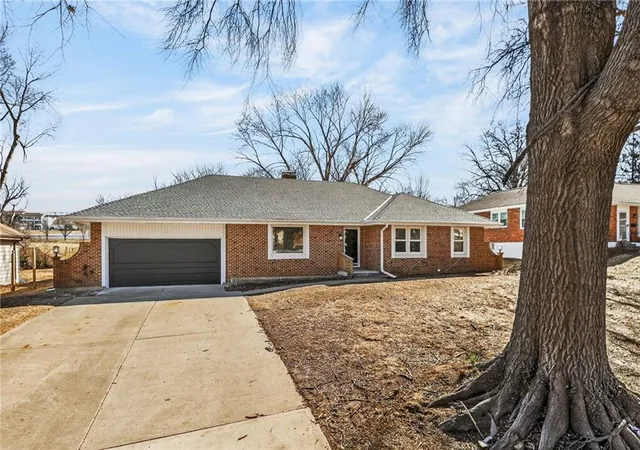 1st image of 10437 Grand Ave, Kansas City, MO 64114 | MLS# 2598920