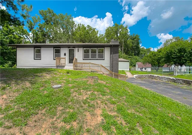4th image of 3910 Sewell Ave, Kansas City, KS 66104 | MLS# 2598923