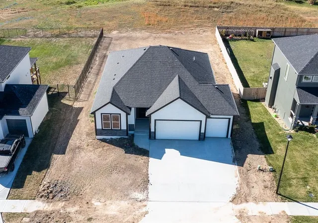 30th image of 1667 N 156th St, Basehor, KS 66007 | MLS# 2598941