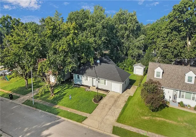 Photo 2 of Single family home for sale at 4216 S Union St, Independence, MO 64055 | MLS# 2598957 | Listing updated on 2026-10-05