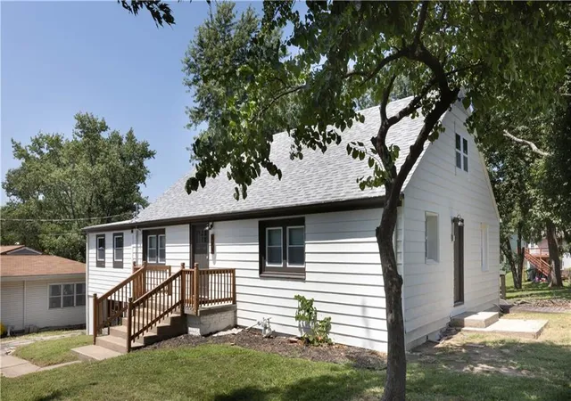 Photo 18 of Single family home for sale at 808 Ne Russell Rd, Kansas City, MO 64116 | MLS# 2599101 | Listing updated on 2026-08-30