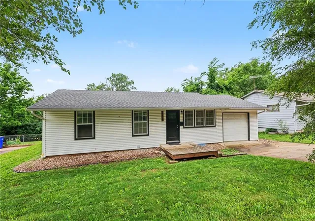 Homes for sale in Grandview, MO | 14804 Bellaire Ave, Grandview, MO 64030 | MLS# 2599122