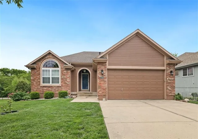 Photo 2 of Single family home for sale at 4421 Ne 72nd Terrace, Kansas City, MO 64119 | MLS# 2599261 | Listing updated on 2026-09-19
