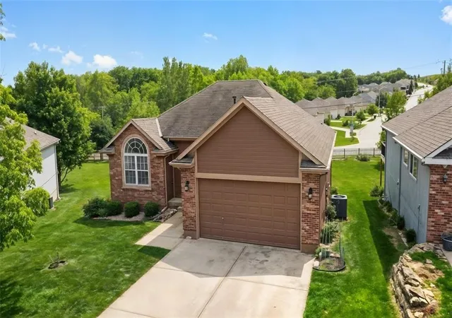 Photo 3 of Single family home for sale at 4421 Ne 72nd Terrace, Kansas City, MO 64119 | MLS# 2599261 | Listing updated on 2026-09-19