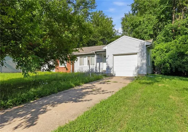 Photo 1 of Single family home for sale at 10600 Richmond Ave, Kansas City, MO 64134 | MLS# 2599268 | Listing updated on 2026-07-19