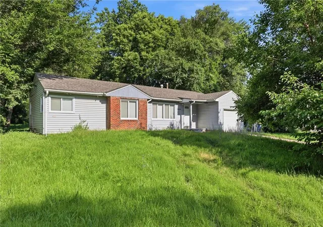 Photo 2 of Single family home for sale at 10600 Richmond Ave, Kansas City, MO 64134 | MLS# 2599268 | Listing updated on 2026-07-19