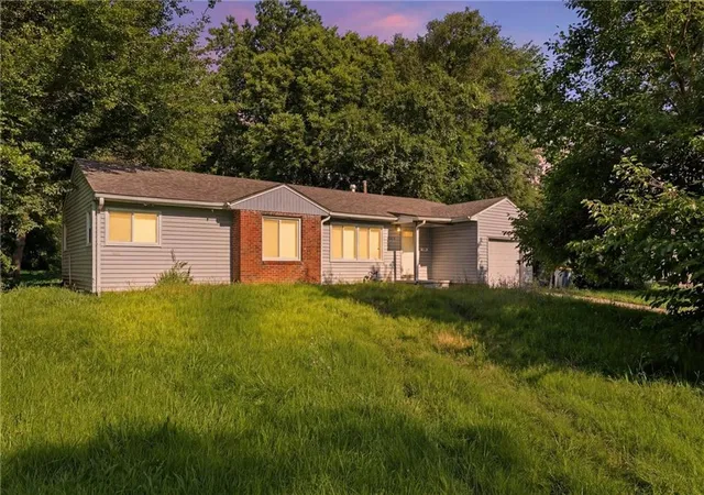 Photo 3 of Single family home for sale at 10600 Richmond Ave, Kansas City, MO 64134 | MLS# 2599268 | Listing updated on 2026-07-19