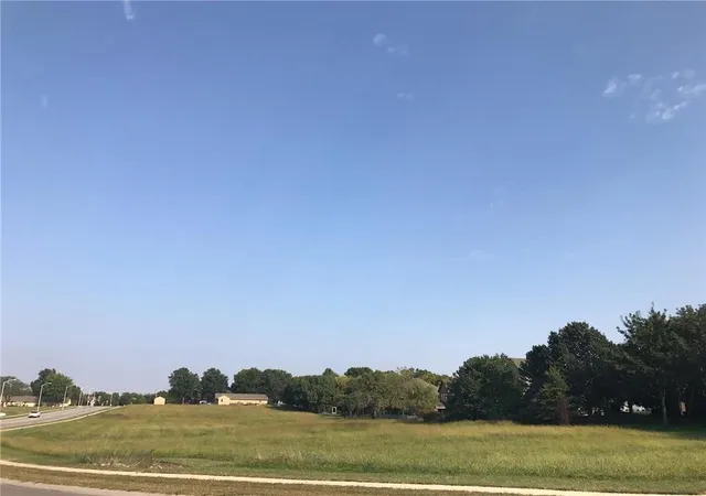 2nd image of 12960 Quivira Rd, Overland Park, KS 66213 | MLS# 2599449