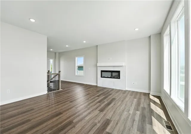 Photo 3 of Single family home for sale at 1929 Sw Hightown Dr, Lees Summit, MO 64082 | MLS# 2600493 | Listing updated on 2026-09-21