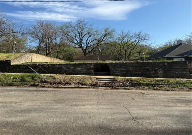 Photo 1 of Land for sale at 516 Blake St, Saint Joseph, MO 64504 | MLS# 2600581 | Listing updated on 2026-05-12