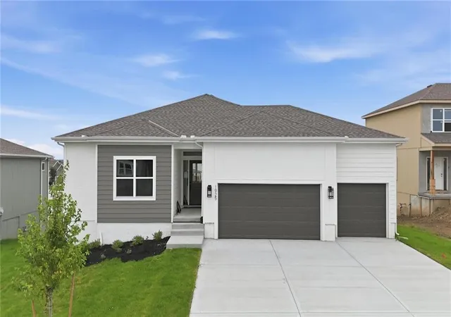 Photo 1 of Single family home for sale at 1925 Sw Hightown Dr, Lees Summit, MO 64082 | MLS# 2600661 | Listing updated on 2026-10-18