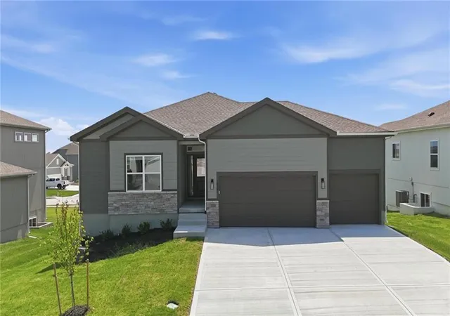 Photo 1 of Single family home for sale at 1921 Sw Hightown Dr, Lees Summit, MO 64082 | MLS# 2600665 | Listing updated on 2026-09-21