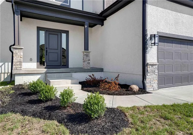 Photo 2 of Single family home for sale at 18550 W 195 Street, Spring Hill, KS 66083 | MLS# 2600740 | Listing updated on 2026-10-04