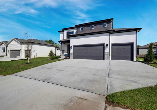 Photo 3 of Single family home for sale at 18550 W 195 Street, Spring Hill, KS 66083 | MLS# 2600740 | Listing updated on 2026-10-04