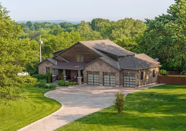 Homes for sale in Tonganoxie, KS | 17492 Evans Rd, Tonganoxie, KS 66086 | MLS# 2600776