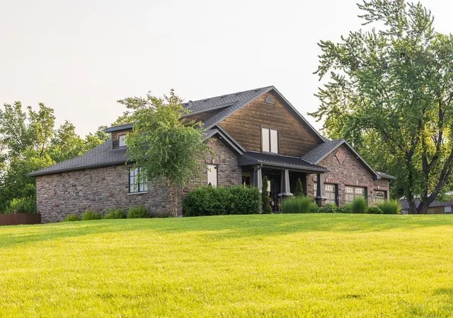 Homes for sale in Tonganoxie, KS | 17492 Evans Rd, Tonganoxie, KS 66086 | MLS# 2600776