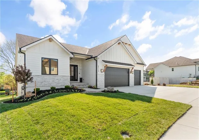 Photo 2 of Sale Pending at 1508 Ne Park Springs Ter, Lees Summit, MO 64064 | MLS# 2600863 | Listing updated on 2026-02-07