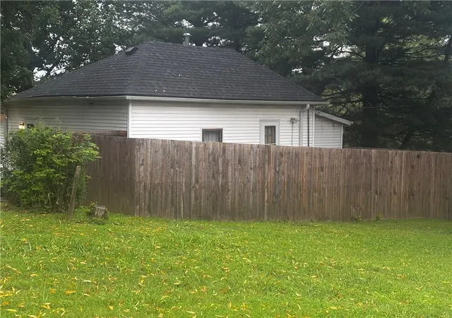 Photo 3 of Single family home for sale at 4502 Orchard Rd, Saint Joseph, MO 64505 | MLS# 2600868 | Listing updated on 2026-08-18