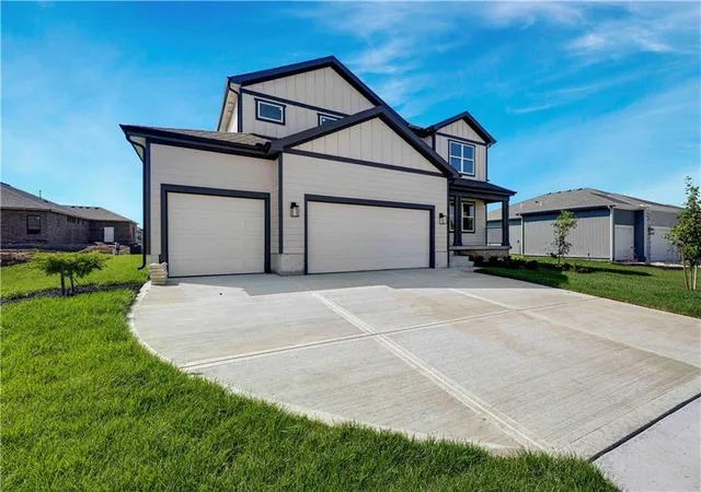 Photo 2 of Single family home for sale at 18555 W 195 Street, Spring Hill, KS 66083 | MLS# 2600892 | Listing updated on 2026-10-04