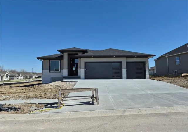1st image of 4551 145th Ter, Basehor, KS 66007 | MLS# 2600931