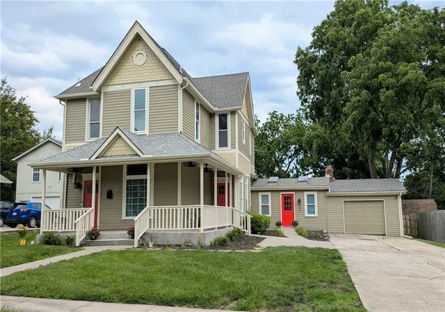 2nd image of 204 Se 1st St, Lees Summit, MO 64063 | MLS# 2600935