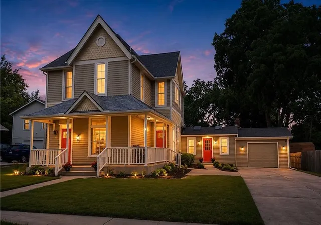1st image of 204 Se 1st St, Lees Summit, MO 64063 | MLS# 2600935