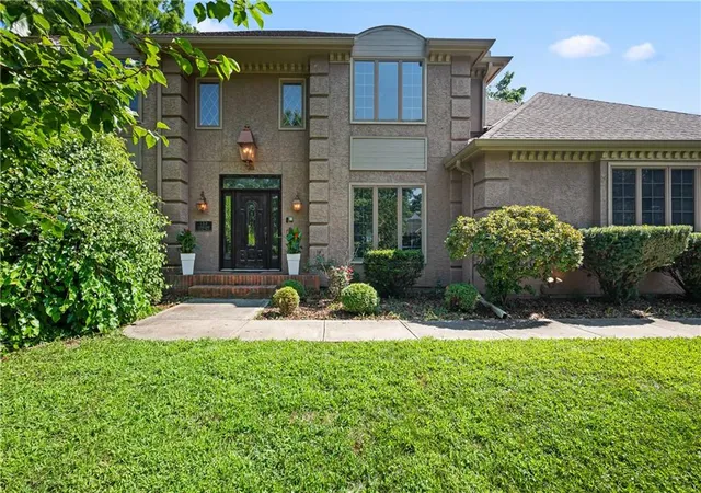 2nd image of 132 The Woodlands Dr, Kansas City, MO 64119 | MLS# 2600938