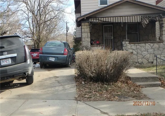Photo 3 of Single family home for sale at 3427 Wabash Ave, Kansas City, MO 64109 | MLS# 2601074 | Listing updated on 2026-08-28