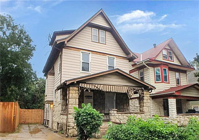 Photo 3 of Single family home for sale at 3427 Wabash Ave, Kansas City, MO 64109 | MLS# 2601074 | Listing updated on 2026-10-08