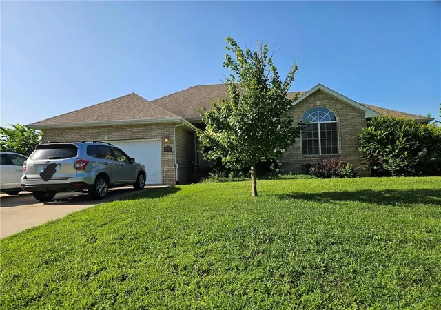 1st image of 1918 Windsor Dr, Pittsburg, KS 66762 | MLS# 2601075