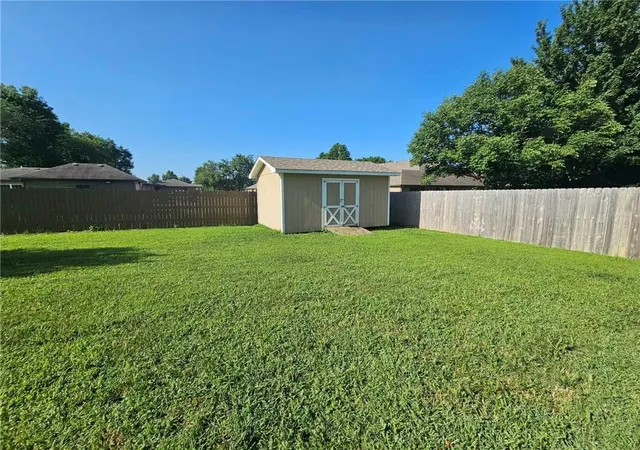 34th image of 1918 Windsor Dr, Pittsburg, KS 66762 | MLS# 2601075