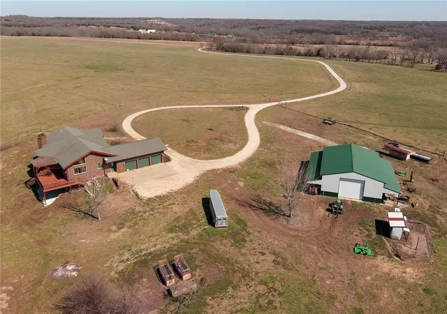 2nd image of 32846 Block Rd, Paola, KS 66071 | MLS# 2601113