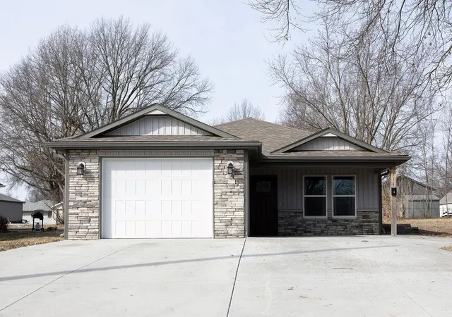 Photo 1 of Single family home for sale at 511 S 2nd Street, Odessa, MO 64076 | MLS# 2601188 | Listing updated on 2026-09-28