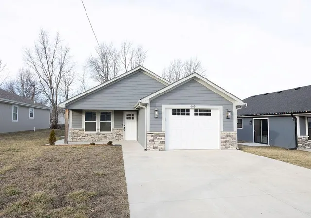 Photo 2 of Single family home for sale at 609 W Dryden St, Odessa, MO 64076 | MLS# 2601190 | Listing updated on 2026-09-28