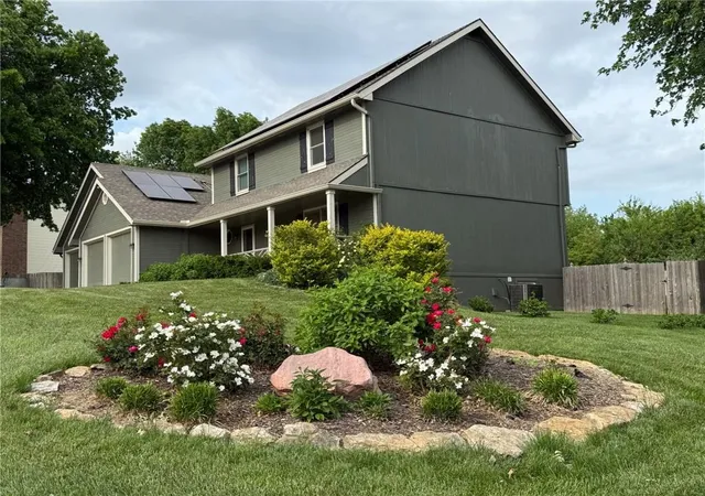 Homes for sale in Lansing, KS | 111 Southfork Rd, Lansing, KS 66043 | MLS# 2601213