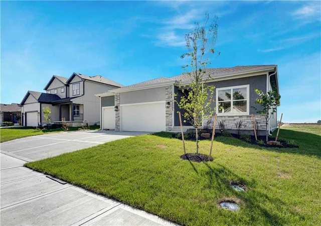 Photo 3 of Single family home for sale at 18585 W 195 Street, Spring Hill, KS 66083 | MLS# 2601218 | Listing updated on 2026-10-04