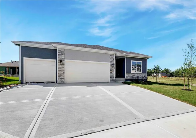Photo 2 of Single family home for sale at 18585 W 195 Street, Spring Hill, KS 66083 | MLS# 2601218 | Listing updated on 2026-10-04