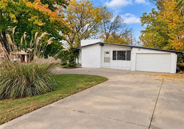Single family home for sale at 229 W 16th Street, Maryville, MO 64468 | MLS# 2601277