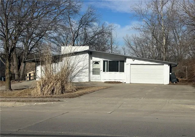 1st image of 229 W 16th St, Maryville, MO 64468 | MLS# 2601277