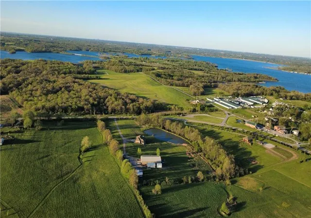 3rd image of 18401 Ssr-W Hwy, Smithville, MO 64089 | MLS# 2601519