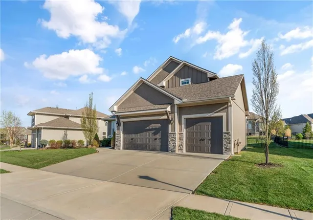 3rd image of 13105 W 171St St, Overland Park, KS 66221 | MLS# 2601531