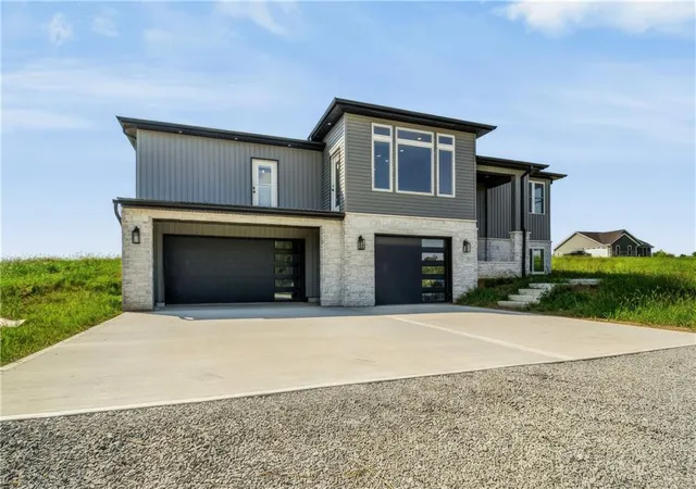Photo 2 of Single family home for sale at 284 Sw Business 13 Hwy, Warrensburg, MO 64093 | MLS# 2601566 | Listing updated on 2026-08-26