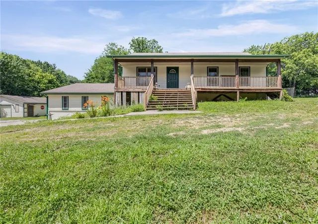 Homes for sale in Paola, KS | 30904 Pressonville Rd, Paola, KS 66071 | MLS# 2601689