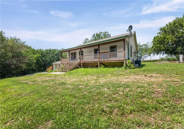 Homes for sale in Paola, KS | 30904 Pressonville Rd, Paola, KS 66071 | MLS# 2601689