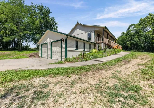 Homes for sale in Paola, KS | 30904 Pressonville Rd, Paola, KS 66071 | MLS# 2601689