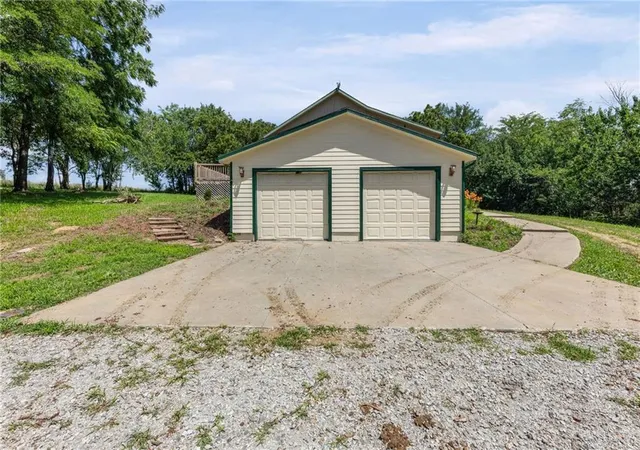 Homes for sale in Paola, KS | 30904 Pressonville Rd, Paola, KS 66071 | MLS# 2601689
