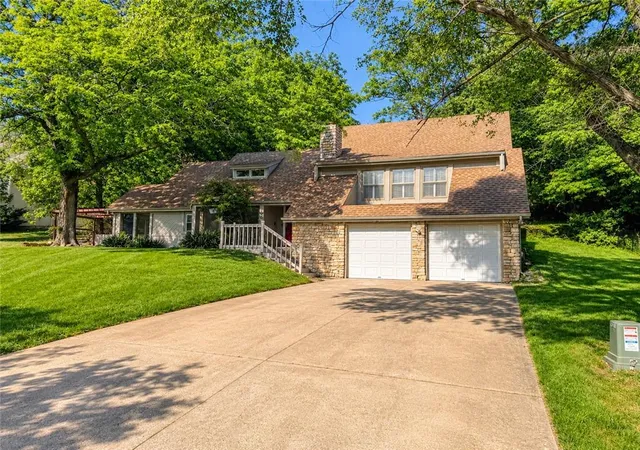 1st image of 16015 Meadow Ln, Stilwell, KS 66085 | MLS# 2601782