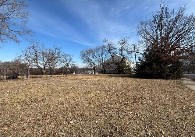 4th image of 512 E Santa Fe Trl, Kansas City, MO 64145 | MLS# 2601784